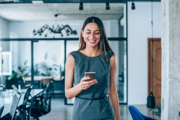 Employee using desk booking app